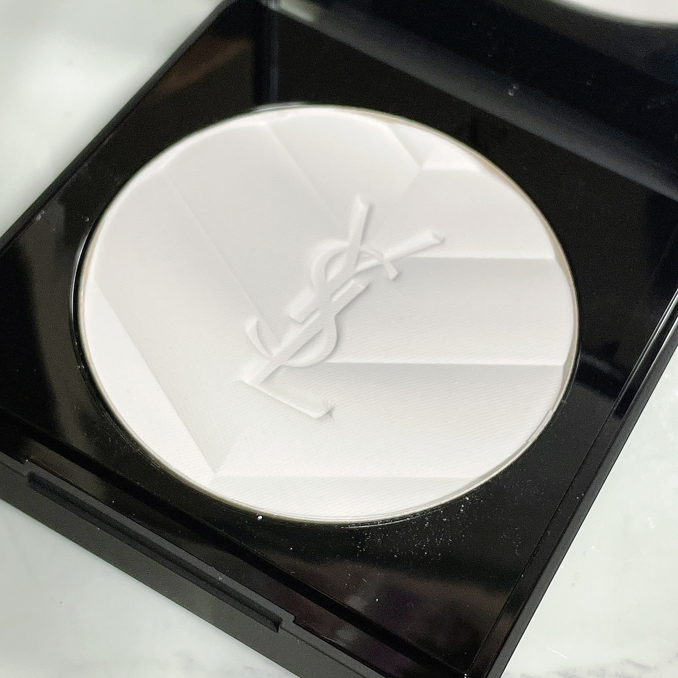 オールアワーズ ハイパープレストパウダー ユニヴァーサル/YVES SAINT LAURENT BEAUTE/プレストパウダーを使ったクチコミ（2枚目）