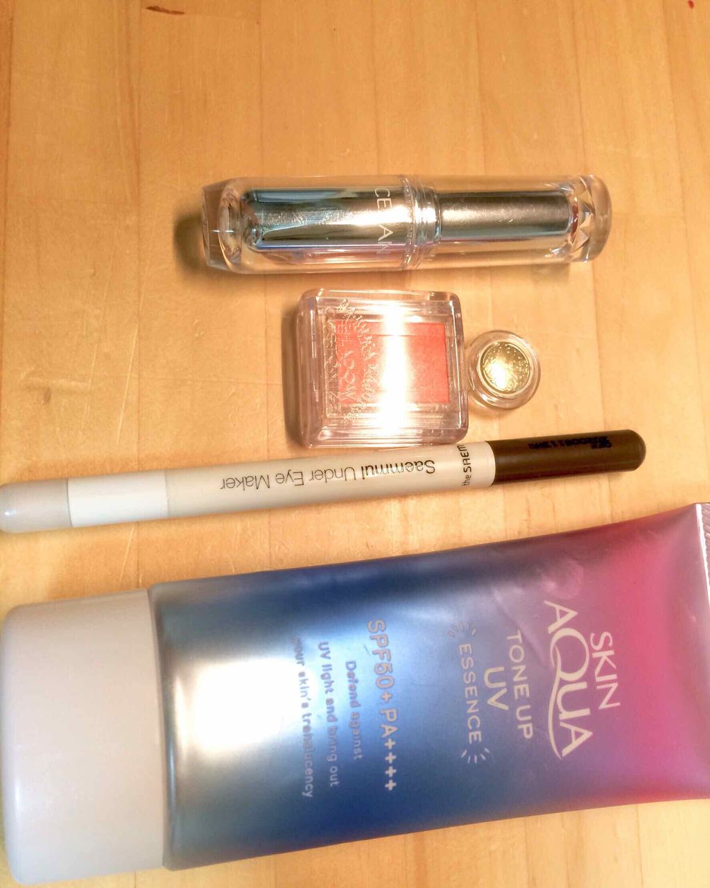 ラスティンググロスリップ/CEZANNE/口紅を使ったクチコミ（2枚目）