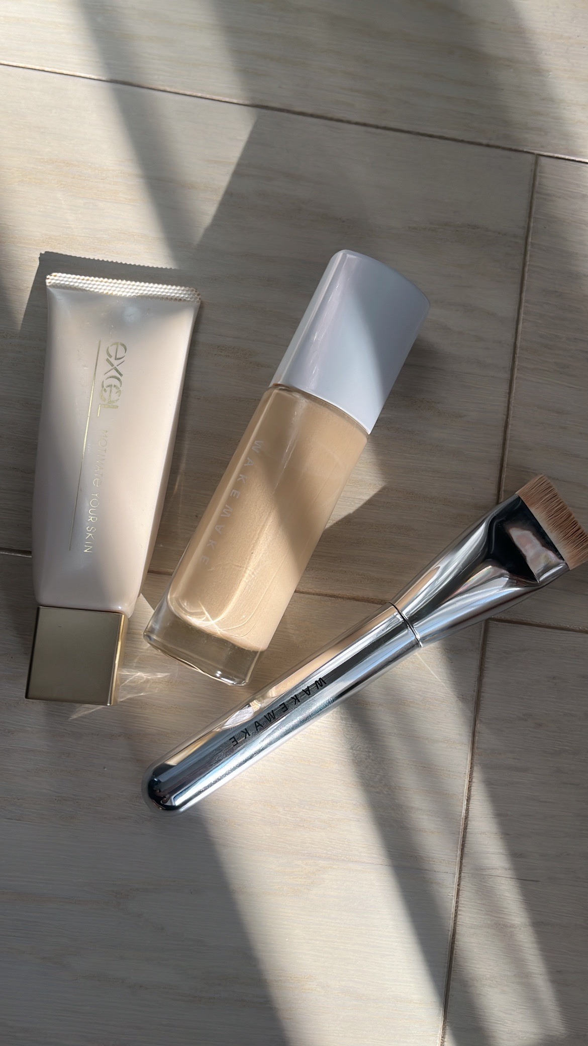 ウォーターグロウコーティングファンデーション/wakemake/リキッドファンデーションを使ったクチコミ（2枚目）