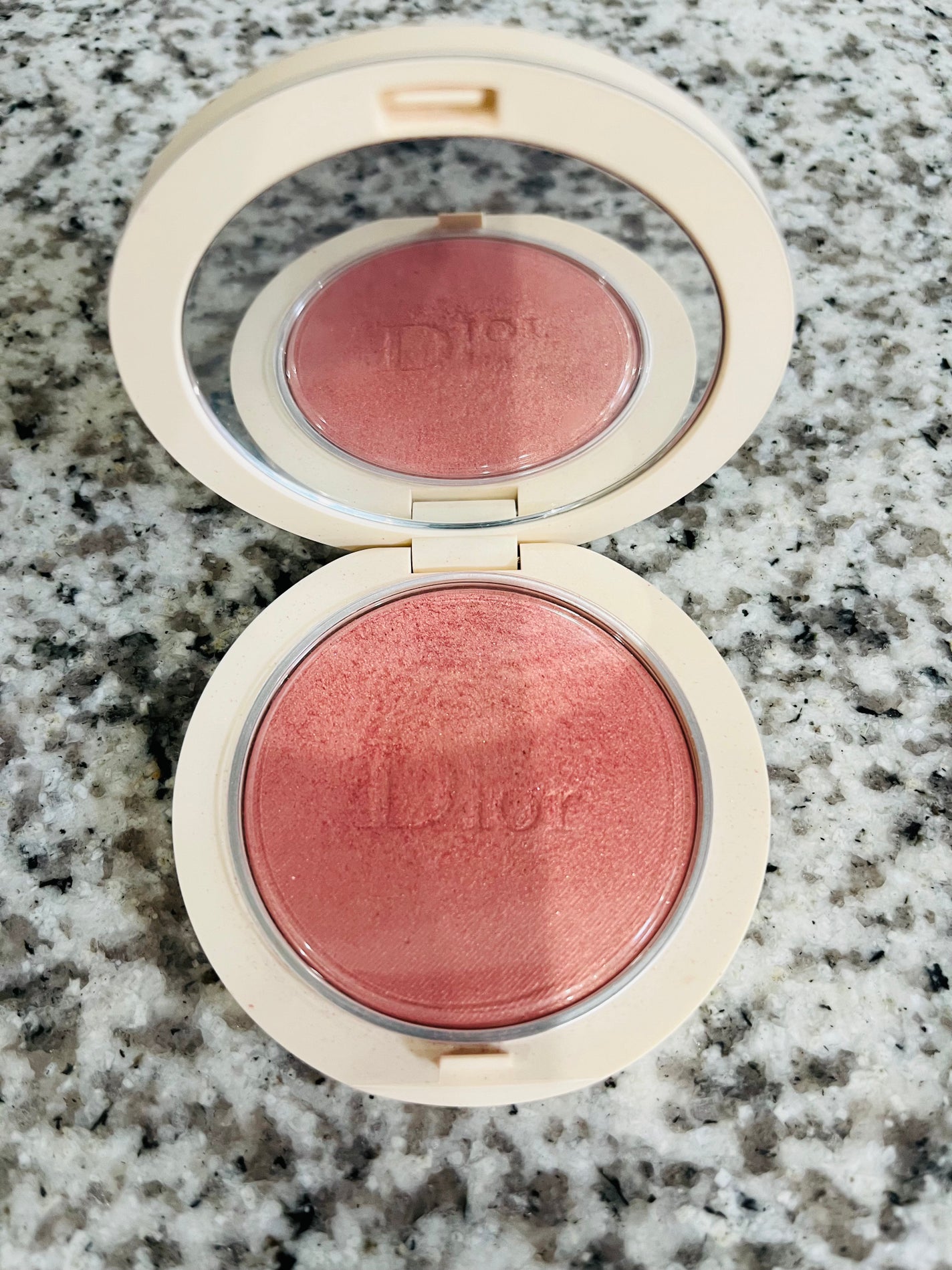 ディオールスキン フォーエヴァー クチュール ルミナイザー/Dior/プレストパウダーを使ったクチコミ(1枚目)