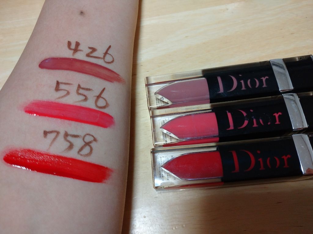 Dior  アディクトラッカープランプ
☆426番  ラブリー-D
☆556番 ダンスフロア
☆758番  D-メジャー

1枚目が一度塗りの写真、2枚目がティッシュで軽く拭き取った写真です。
めちゃくちゃ愛用しているリップティント。
今ま