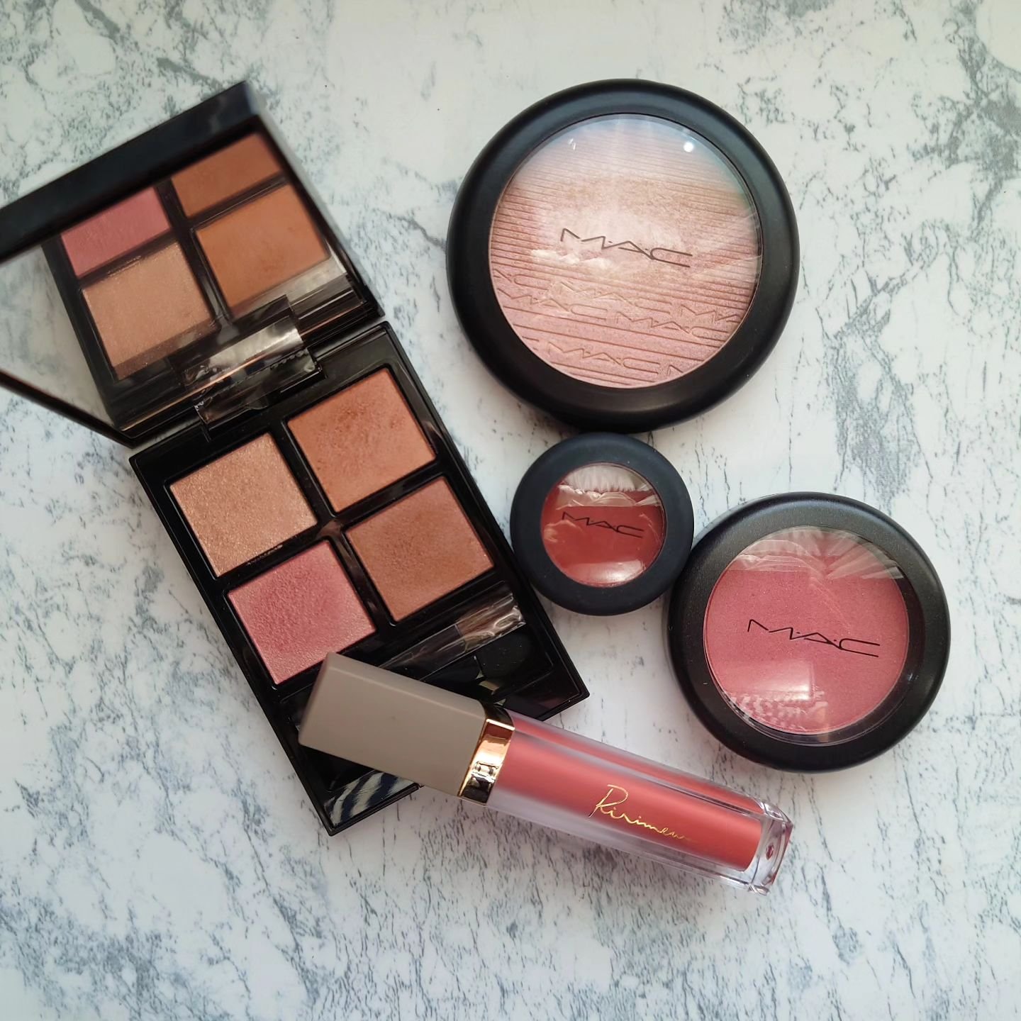 パウダー キス アイシャドウ デボーテッド トゥ チリ/M・A・C/単色アイシャドウを使ったクチコミ（3枚目）