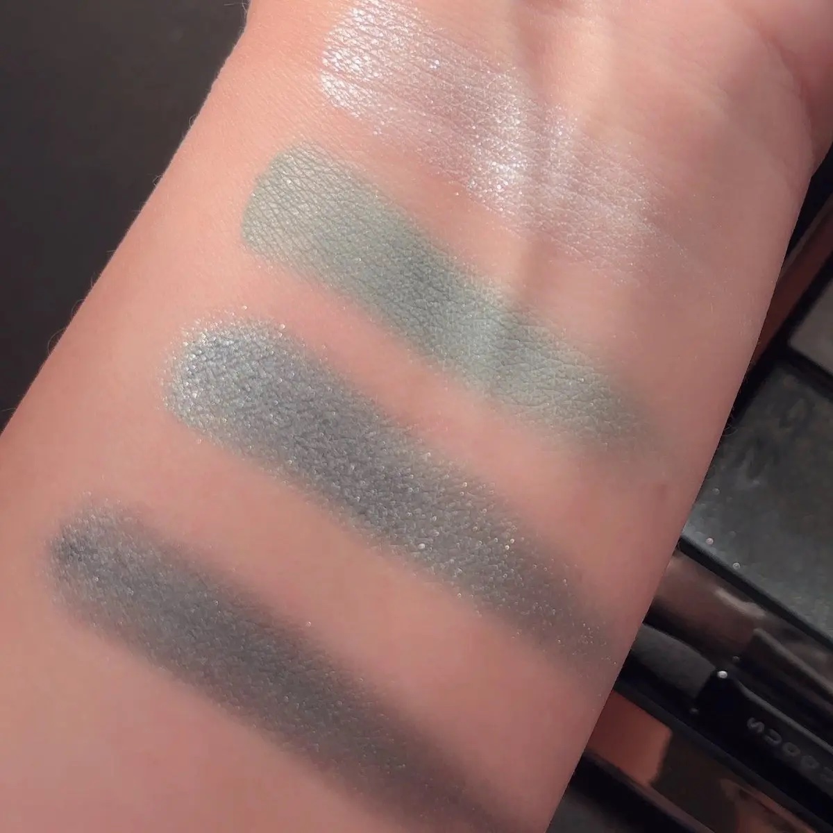 シグニチャー カラー アイズ 143 俄雪 -NIWAKAYUKI /SUQQU/アイシャドウパレットを使ったクチコミ（3枚目）