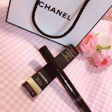 ୨୧ CHANEL ୨୧

🐰 ルージュ ココ スティロ 🐰


♡ 230 ♡(限定色)



色が本当に可愛い💖

細めのステックタイプのリップを探していて以前からルージュココスティロが気になってい