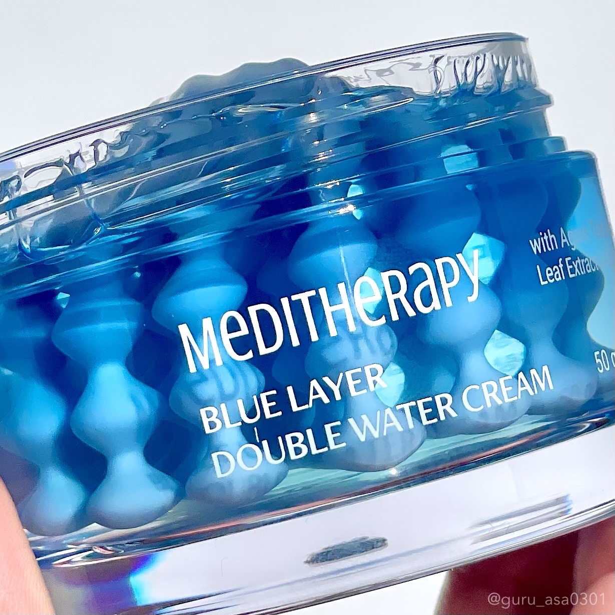 #PR #メディテラピー
@meditherapy.jp 様よりプレゼントして
いただきました🎁

見た目も涼しげな水分ケアラインの
ダブルウォータークリーム🩵

さっぱり透明ジェルとしっとりブルークリーム
の2種類のテクスチャー入りで