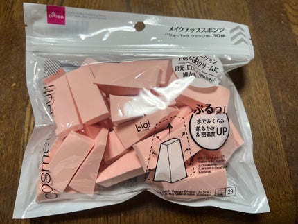 メイクアップスポンジ(バリューパック ウェッジ型 30個)/DAISO/パフ・スポンジを使ったクチコミ(1枚目)