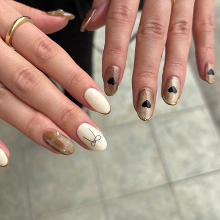 夏美🍉フォロバ on LIPS 「【秋のガーリーネイル🟰チェック&ハート🦊🍁】全体をブラウンで統..」(5枚目)