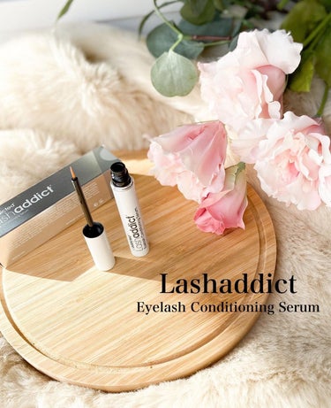 #Lashaddict
Eyelash Conditioning Serum 
⁡
まつげ美容液として有名な#ラッシュアディクト
⁡
筆先がアイライナーのように細いので塗りやすい◎
⁡
・傷んで細くなっ