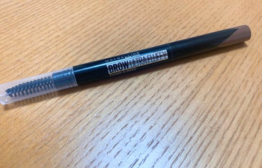 MAYBELLINE NEW YORK
ファッションブロウ パウダーインペンシル N
BR-8　ピンクブラウン

この商品が出てから、どハマり！！
スルスルかけるのでとても書きやすいです。
髪色にピンク