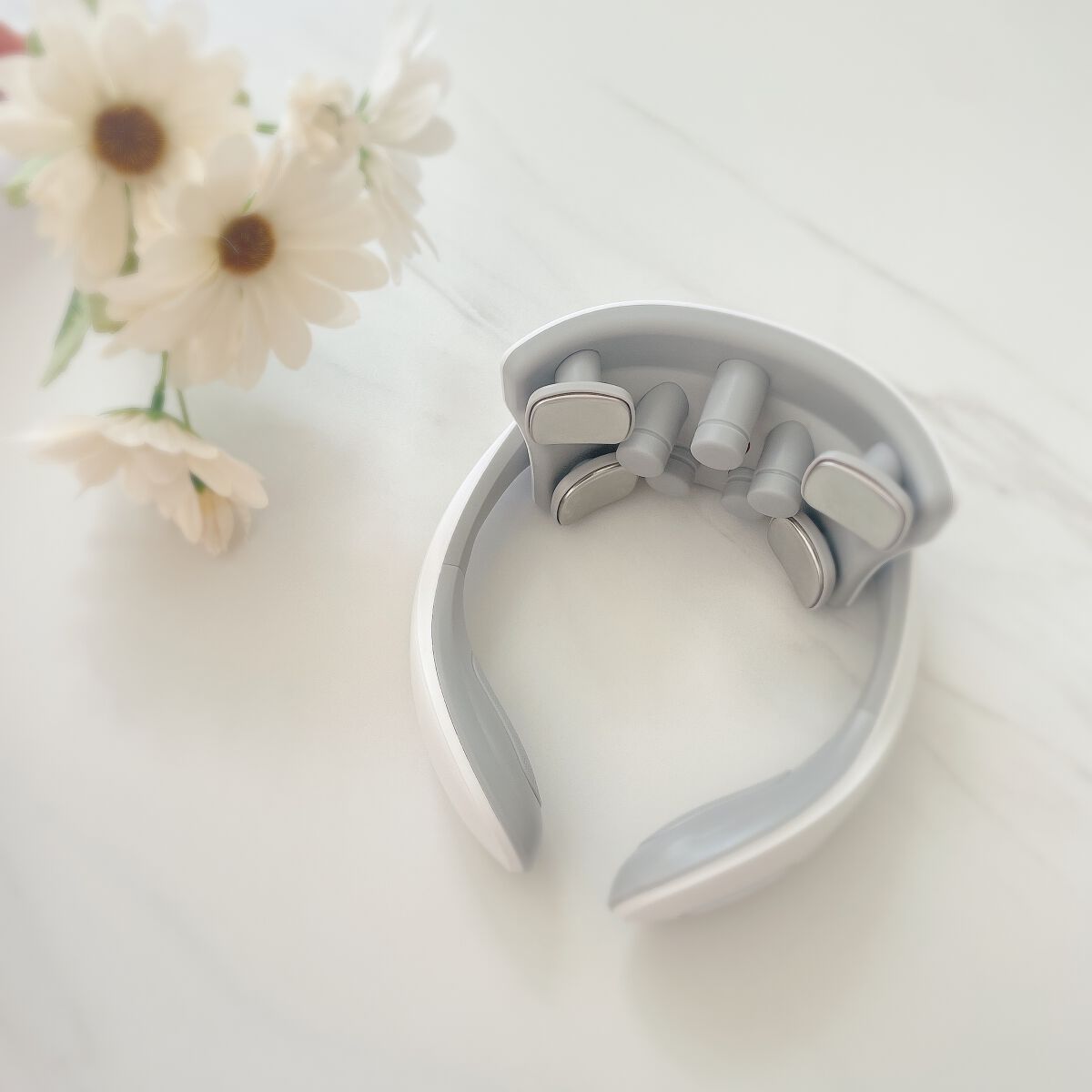 KLK ネックマッサージャーのクチコミ「コスパが良すぎる、ネックマッサージャー✨

6つのモード、15のレベル調整が可能

かなりの首.....」（1枚目）