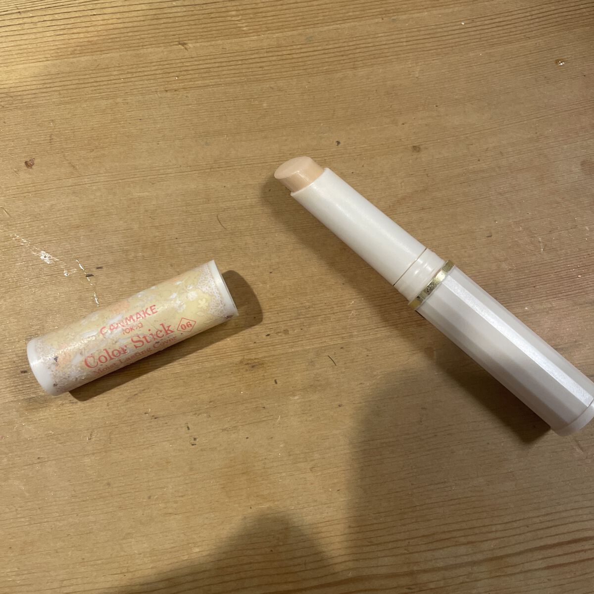 カラースティック モイストラスティングカバー No.06 ナチュラルオークル/キャンメイク/スティックコンシーラーを使ったクチコミ（2枚目）