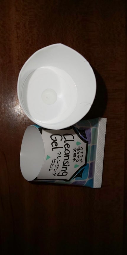 キャンドゥ ふくだけメイク落としのクチコミ「写真1はキャンドゥのクレンジングジェルの使いきりと、写真2は、DAISOのハンドクリーム桜の香.....」(2枚目)