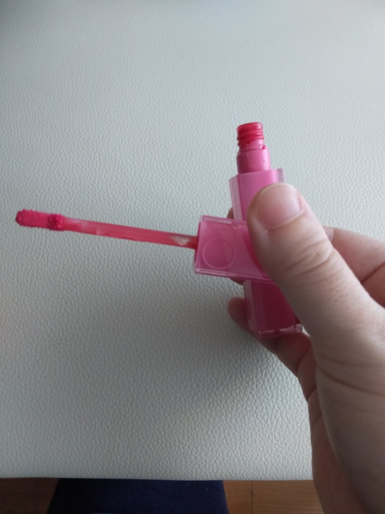 デュイフルウォーターティント 05 タフィー/rom&nd/リップティントを使ったクチコミ（2枚目）