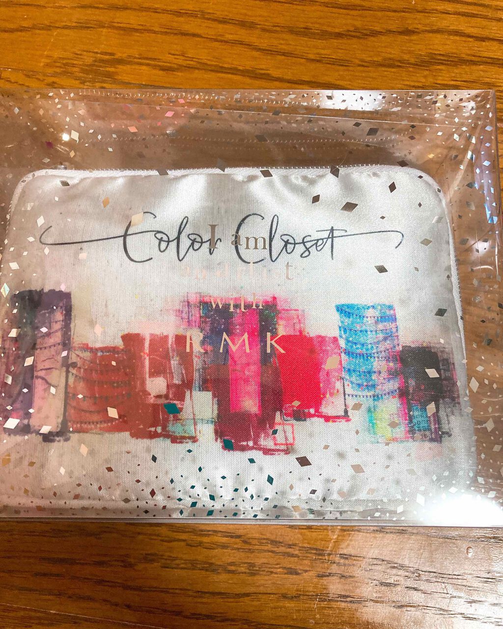 
今回は自分の誕生日に
プレゼントとして頂いたのを
紹介したいと思います😂


去年買おうか迷っていた
RMKのアーティストスタイルキット 2019

まさか貰えるとは
思ってなかったので貰った時は
めちゃくちゃ喜びました💃💃💃笑
