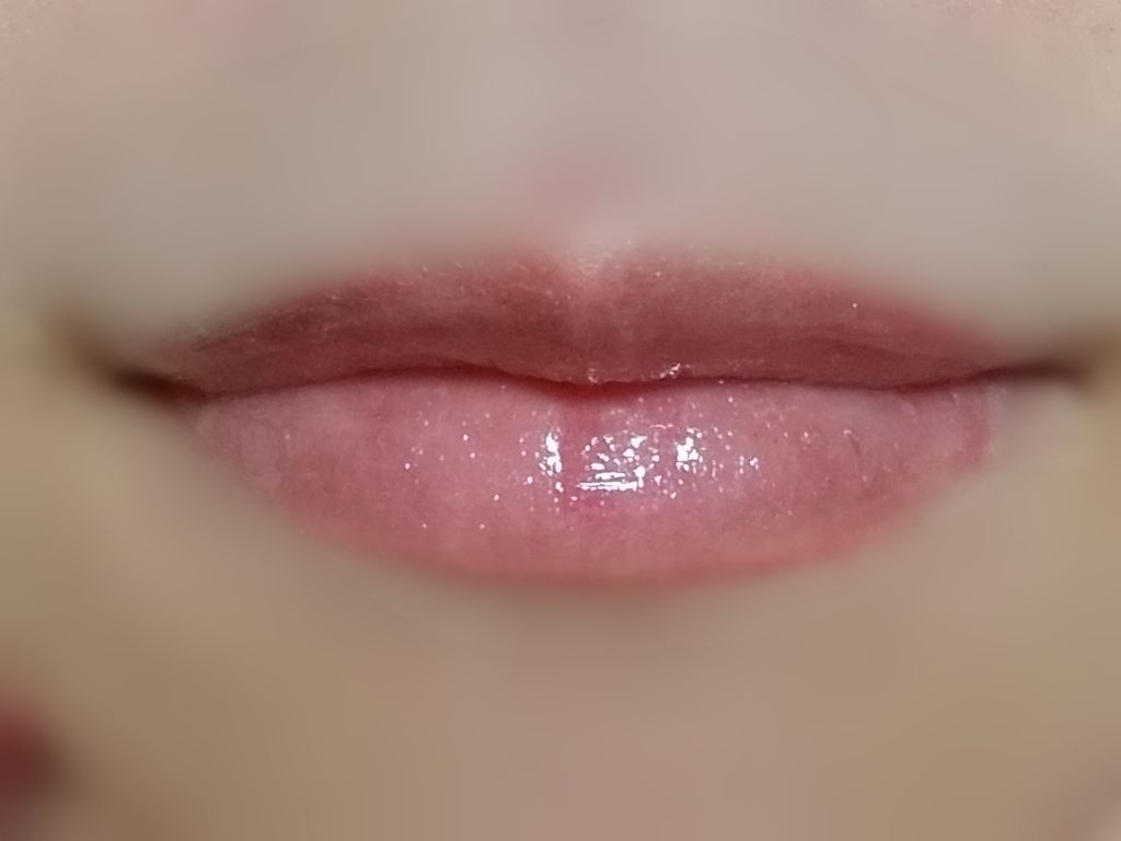 LIP38℃ +UnFrame<ホログラフィック>/UZU BY FLOWFUSHI/リップグロスを使ったクチコミ（3枚目）