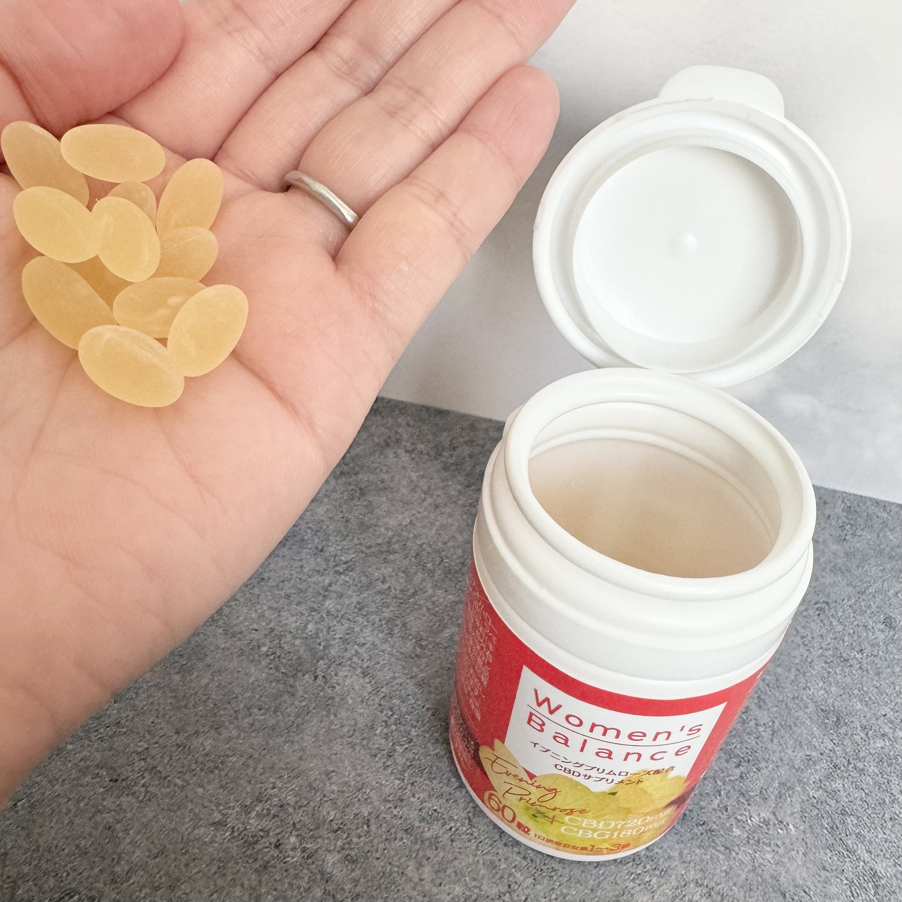 CBD Capsule Women's Balance/アピポルファーマジャパン/美容サプリメントを使ったクチコミ（3枚目）