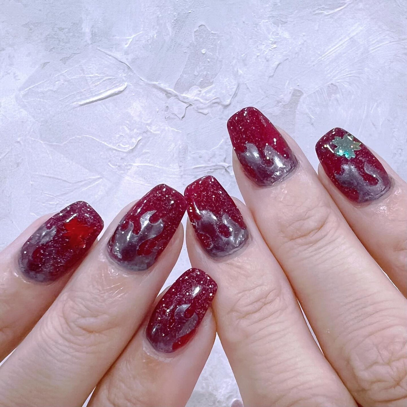 なかやまちえこ on LIPS 「𝔉𝔦𝔯𝔢𝔫𝔞𝔦𝔩𝔰🔥⠀⠀#メラメラネイル#ファイヤーネイル#f..」(2枚目)