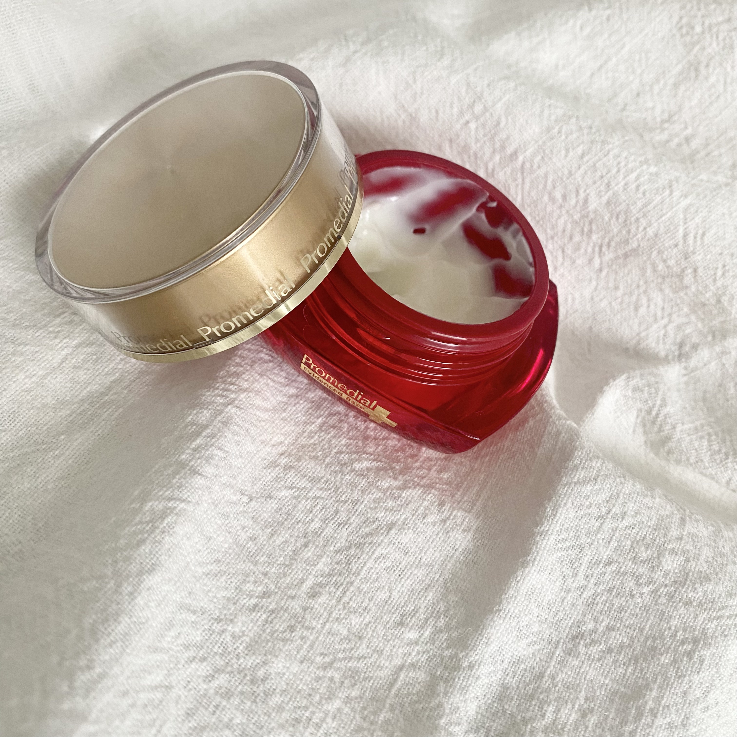 プロメディアル/プロメディアル/パウダーファンデーションを使ったクチコミ（2枚目）