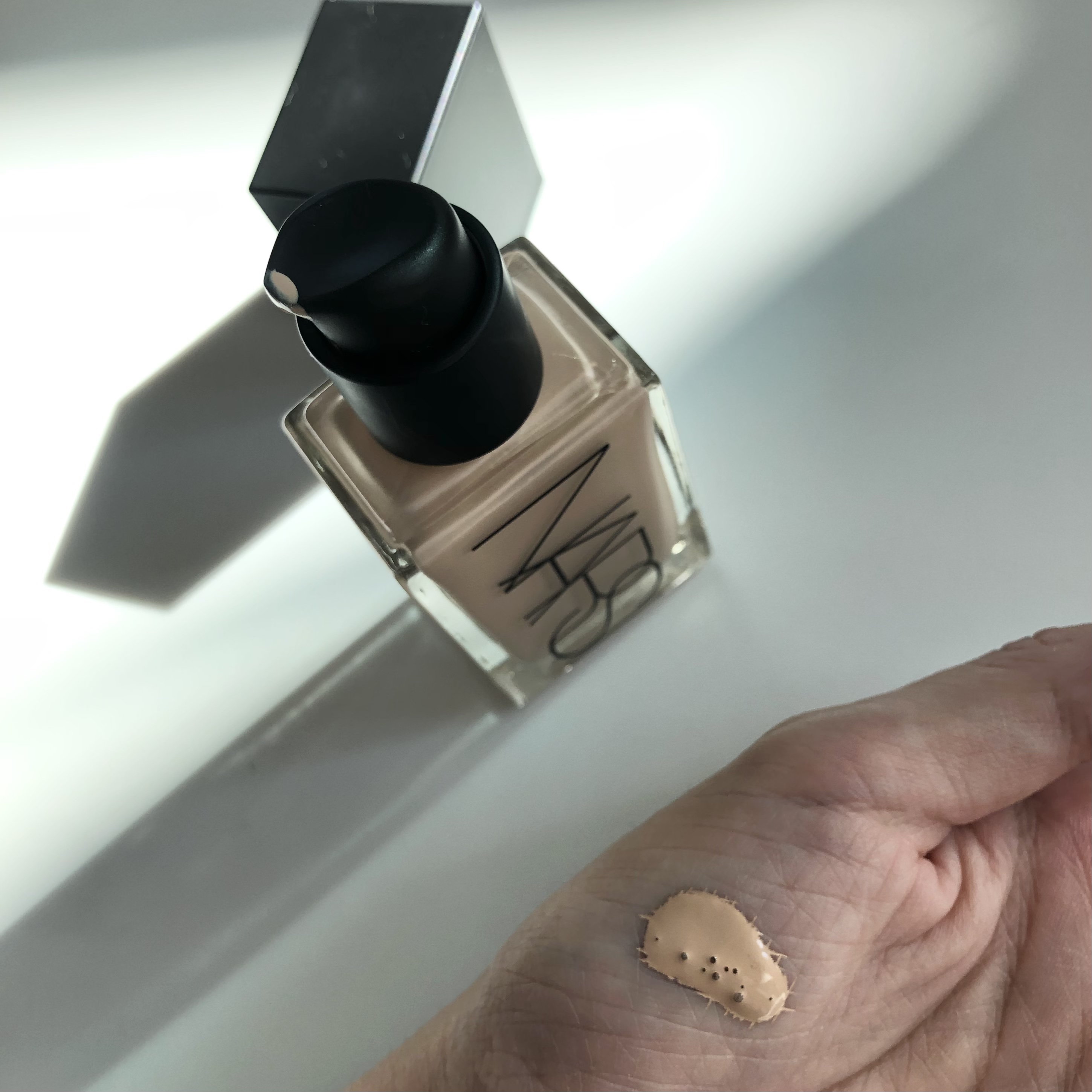 ライトリフレクティング ファンデーション 02166/NARS/リキッドファンデーションを使ったクチコミ（3枚目）