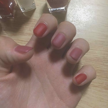 マットネイル💅🏼
ベース→CANMAKE カラフルネイルズ NNH
メイン→CANMAKEカラフルネイルズ NO3
                  CANMAKEカラフルネイルズ NO6
トップコー