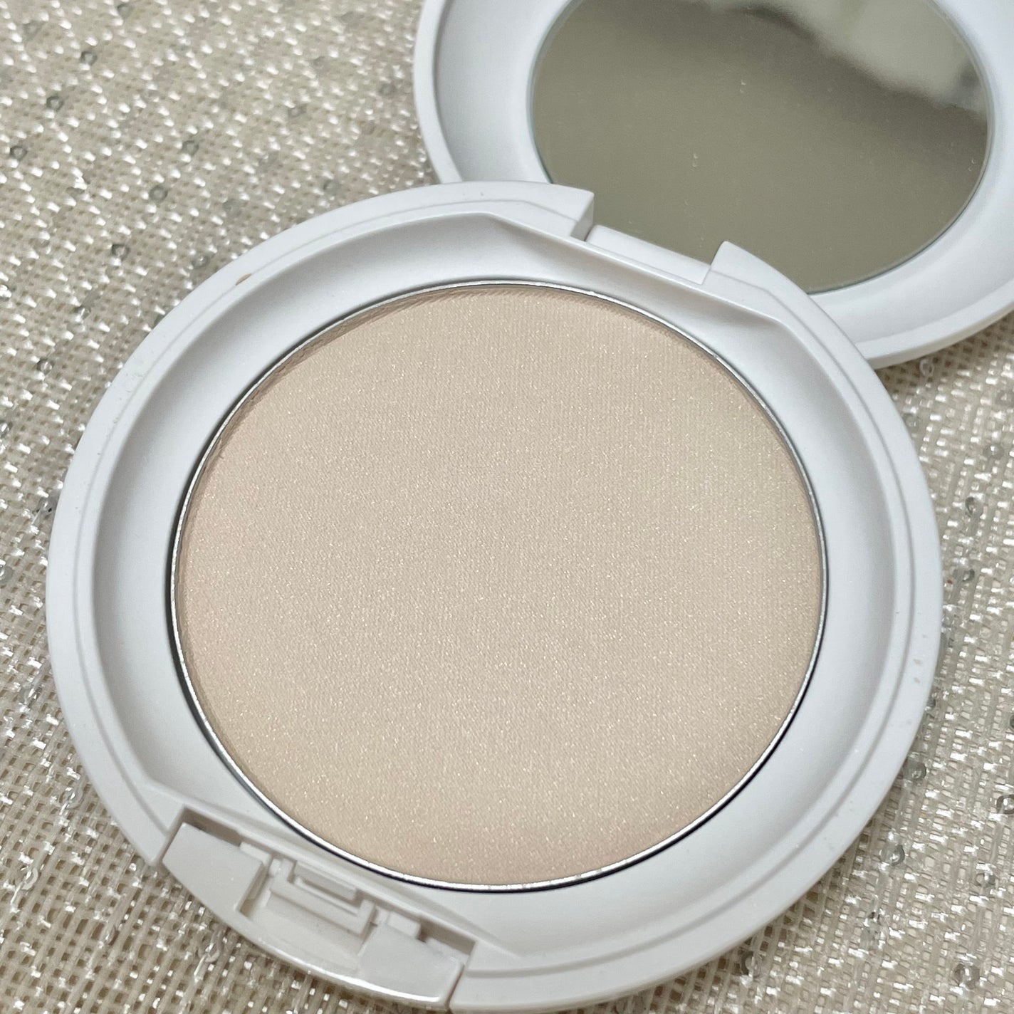 ソフトフィルターフェイスパウダー/COL'E by R/プレストパウダーを使ったクチコミ(4枚目)