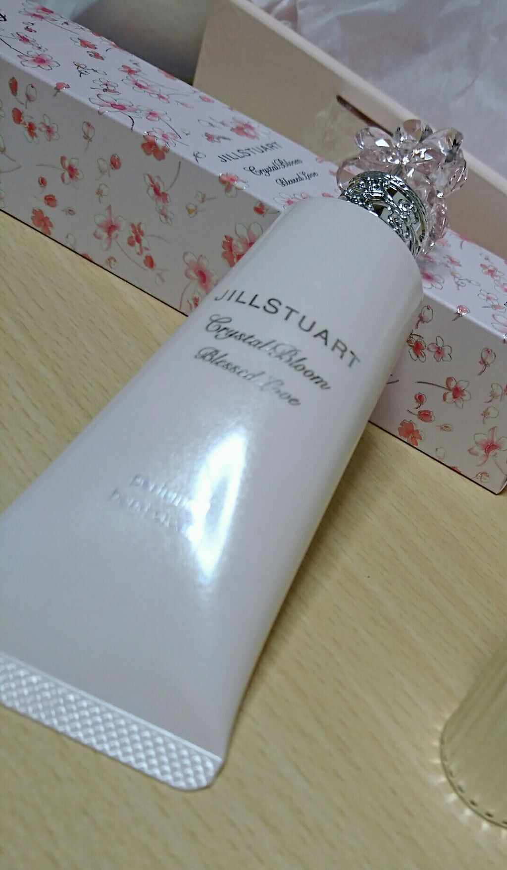 クリスタルブルーム パフュームド ハンドクリーム/JILL STUART/ハンドクリームを使ったクチコミ（1枚目）