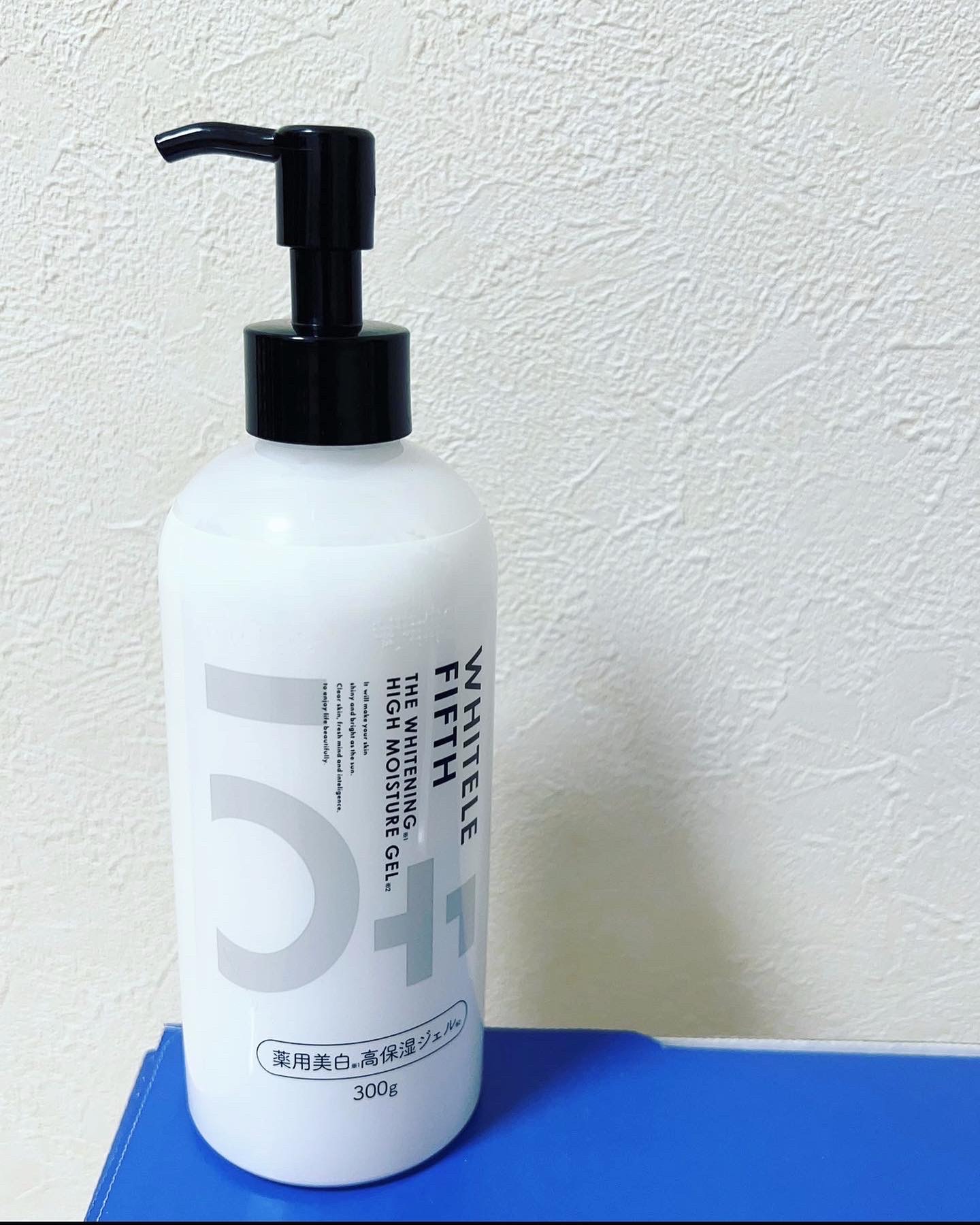 夏のケアはホワイトルフィフス様の
美白高保湿オールインワンジェル😊

敏感なお肌にも使えるやさしい無添加処方だよっ🐻‍❄️

たっぷり使える大容量だから顔・全身まで
使えるよ！ポンプ式なのも使いやすい！

お肌が保湿されてモチモチになる