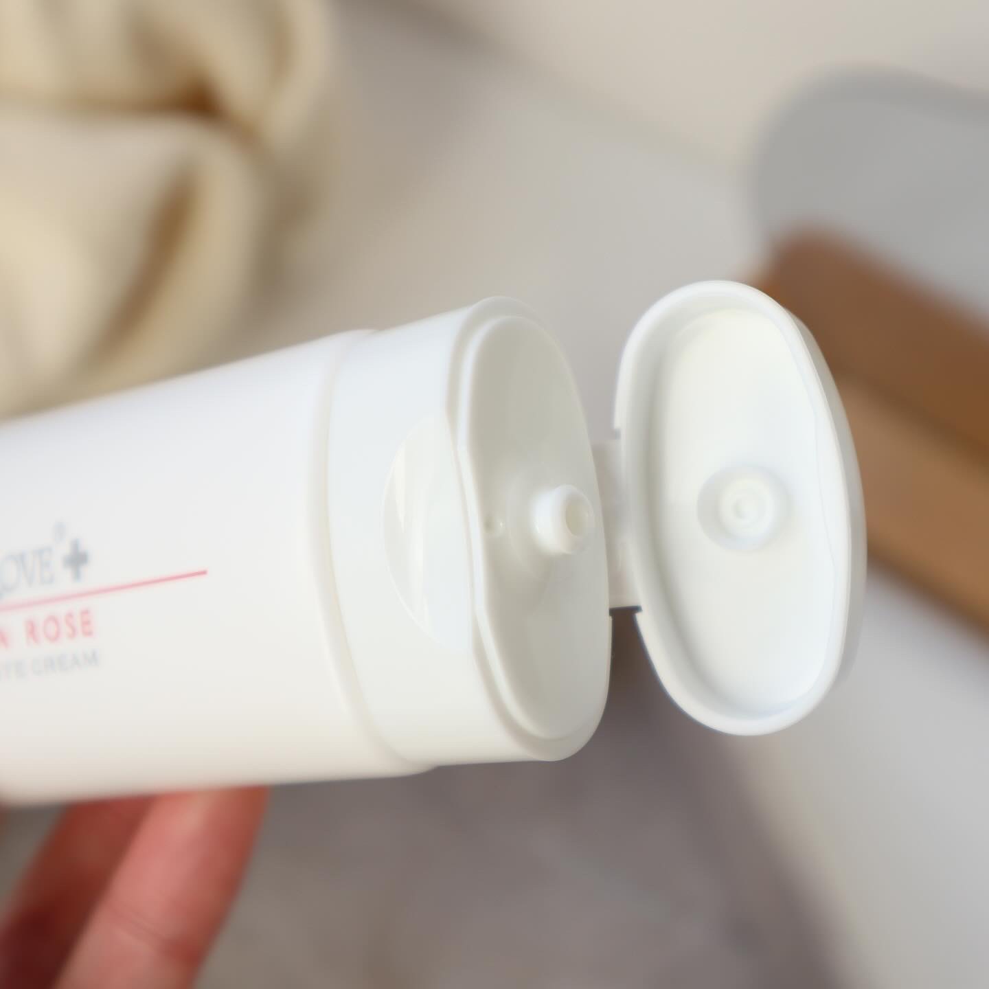 薬用ヴァージンホワイトクリーム/ディープスイートラブ/フェイスクリームを使ったクチコミ（2枚目）