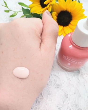 「ナチュラルにトーンアップするサンアンプル💗」

feelxo(ピルソ)
グラシアエアフィットトーンアップサンアンプル
SPF50 PA+++

知らないブランドさんでしたが、使ってみるととっても良かったです😌

とろーんとしたなめらかで美容液みたいなテクスチャーで付け心地も良く◎
手に取ると色が明るく見えますが、
ほんのりとしたピンク色なのでナチュラルなトーンアップ効果も🧡

これ1つでトーンアップ&日焼け止め&保湿効果が期待できる優秀なアイテムです✨

🔶5種のヒアルロン酸とパンテノール配合で保湿
🔶バクチオール配合で色素沈着・シミ改善
🔶しっとりとした使い心地の下地

このようなトーンアップアンプルをお探しの方に使いやすいと思います😊

お読み頂きましてありがとうございました🙇

#PR 
#ピンクトーンアップ
#ピルソトーンアップアンプル
#ピルソピンクトーンアップアンプル
#ピルソエアフィトト－ンアップアンプル
#feelxo#氷河水セラム
#pinktoneup
#feelxosuntoneupの画像 その2