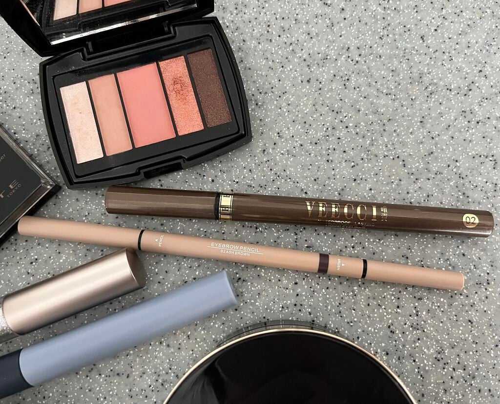 niu24 on LIPS 「今日はこれらを使いました!学生もかえます!😝😝ファデーションは..」(4枚目)