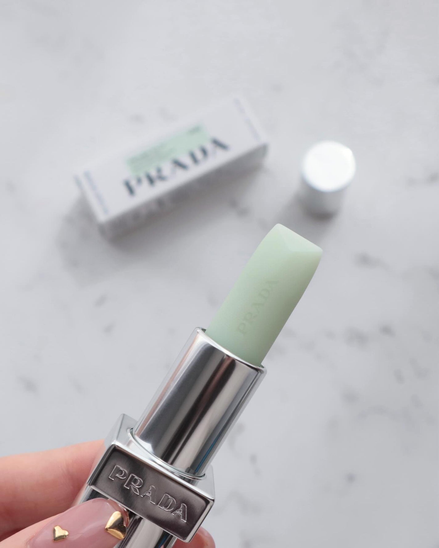 濱田あおい on LIPS 「🕊️🖤giftとしても人気が高まりそうなPRADAのlipba..」(2枚目)