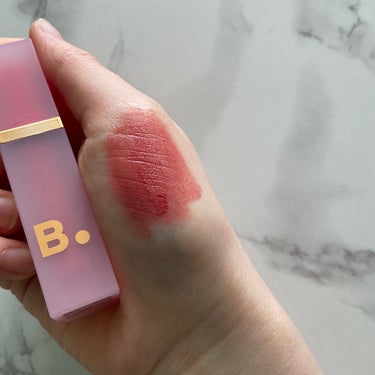 B. by BANILA Velvet Blurred Lipのクチコミ「春におすすめのB. by BANILAのNEWカラー
透明感溢れるピンクベージュリップ🌸


.....」（2枚目）