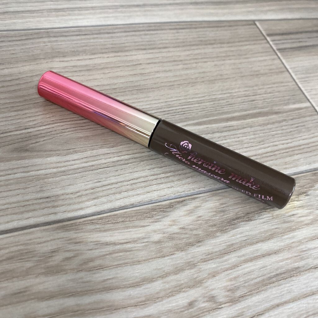 ヒロインメイク

今まで使ってたuzuのバーガンディが無くなったから気になってたヒロインメイク購入！

小さめブラシで最初は塗るん大変そうやなと思ってたけどむしろ小さめが塗りやすい🥰
下まつげもしっかりロングに！
ダマになりにくいしコスパ