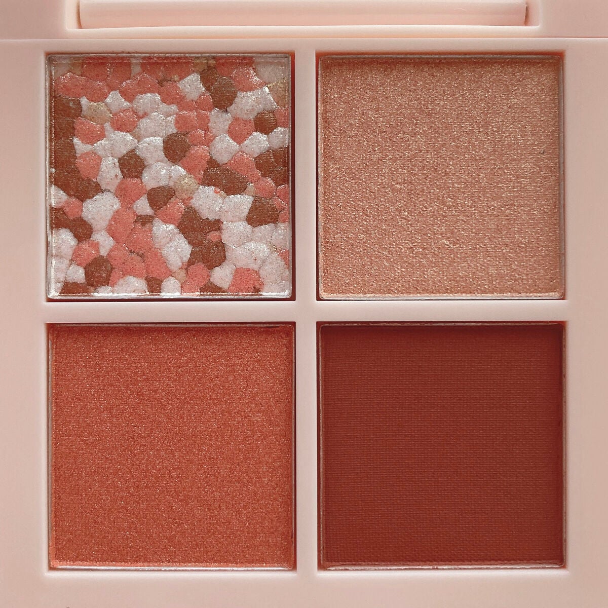 レブロン ダズル アイシャドウ クアッド/REVLON/アイシャドウパレットを使ったクチコミ(4枚目)