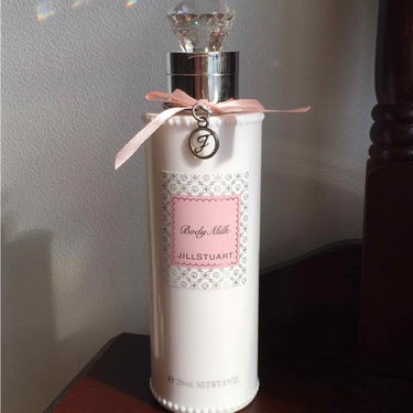 JILLSTUARTリラックスボディクリーム（250ml） ホワイトフローラルの香り

少しクリームが出しにくいですが、キツくない匂いでとってもいい香りです！
そして、伸びもパッケージも◎です！
保湿力