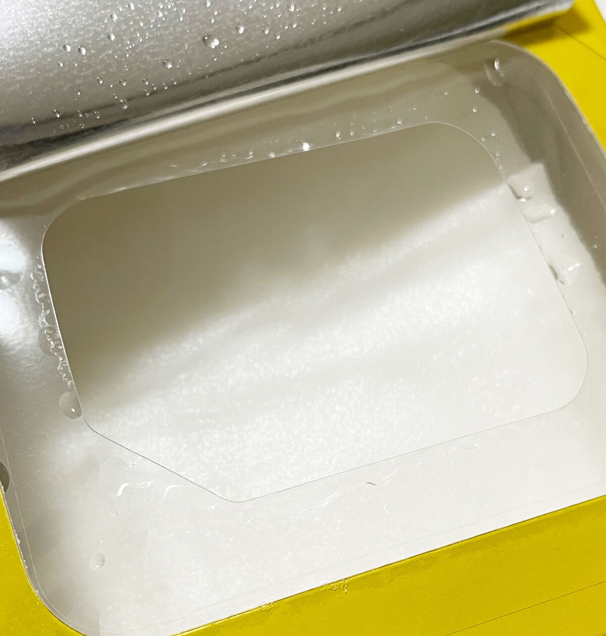 ルルルン ハイドラ V マスク　28枚入

#プレゼント企画_ルルルン

7種類のビタミンとハーブが配合されていて
シートも顔からズレにくく密着してくれます

乾燥しがちな目元口元もギリギリまでシートがあり
液もひたひたで贅沢なフェイスパッ