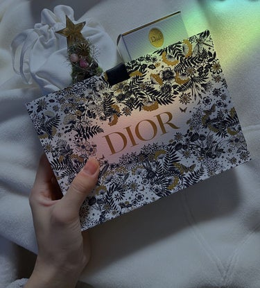 Dior ジャドール ボディ ミストのクチコミ「大人の女性だからこそ、素敵な香りものを身につけよう⭐️
.
.
.
✼••┈┈••✼••┈┈•.....」（2枚目）