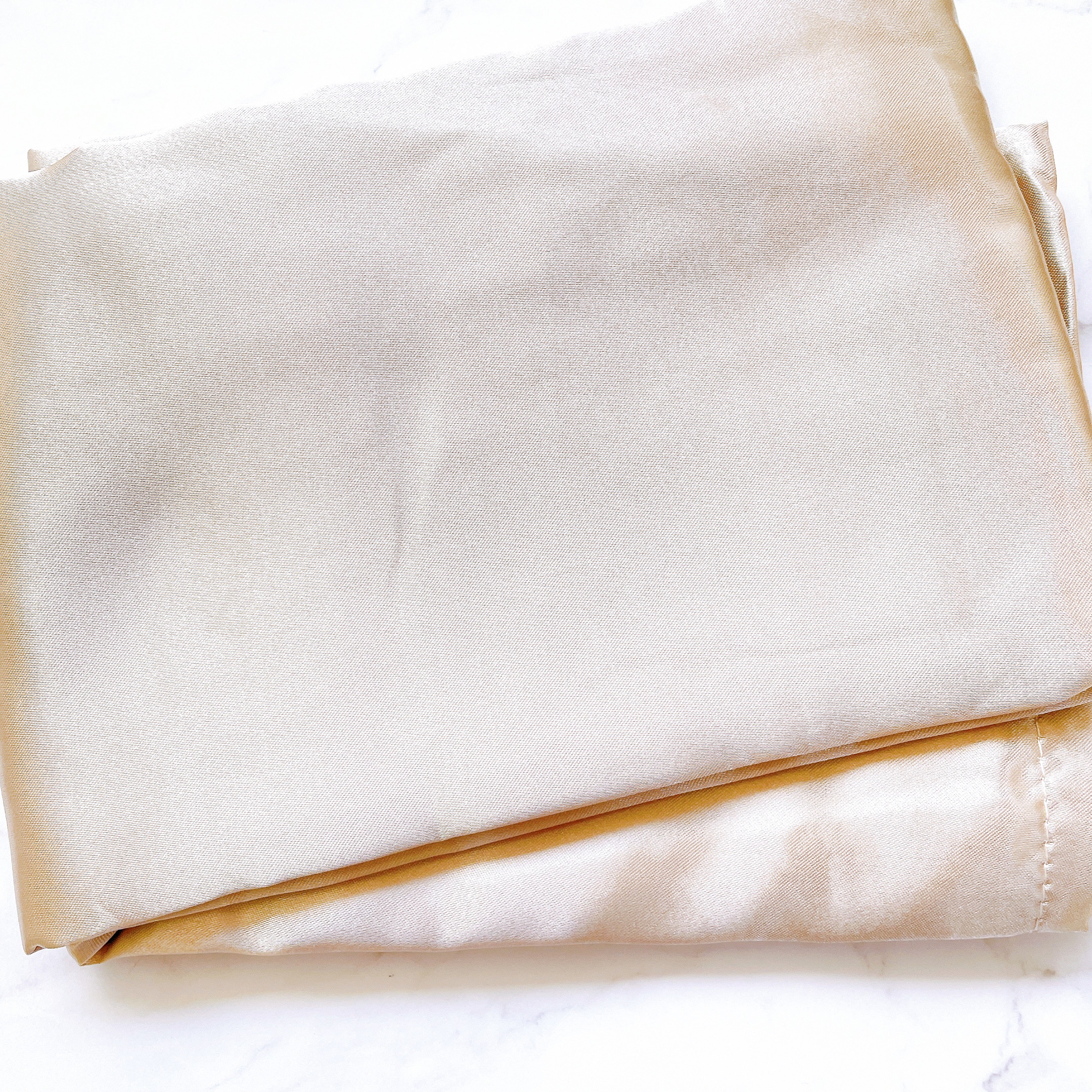 シルクの枕カバー/エアロシルク/ヘアケアグッズを使ったクチコミ（2枚目）