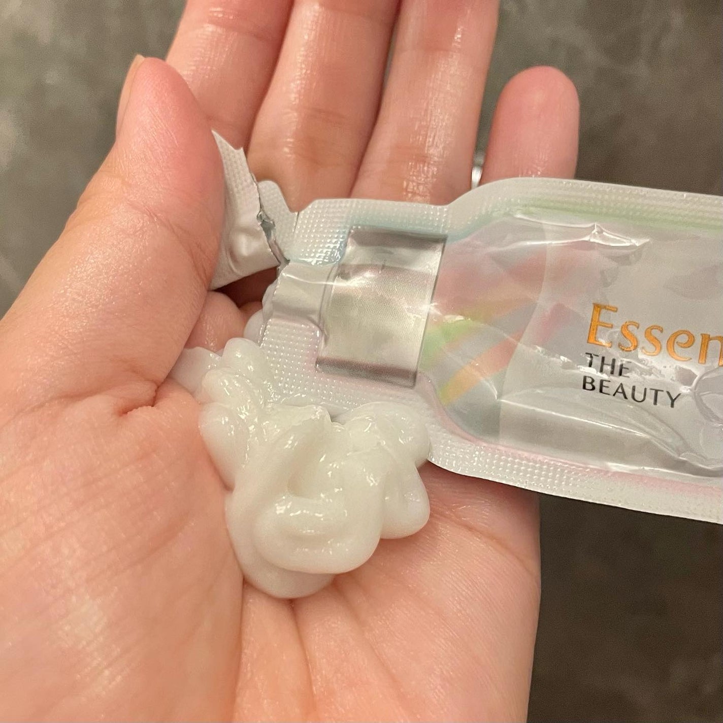 ザビューティ うるツヤチャージヘアパック/エッセンシャル/ヘアマスク・ヘアパックを使ったクチコミ(4枚目)