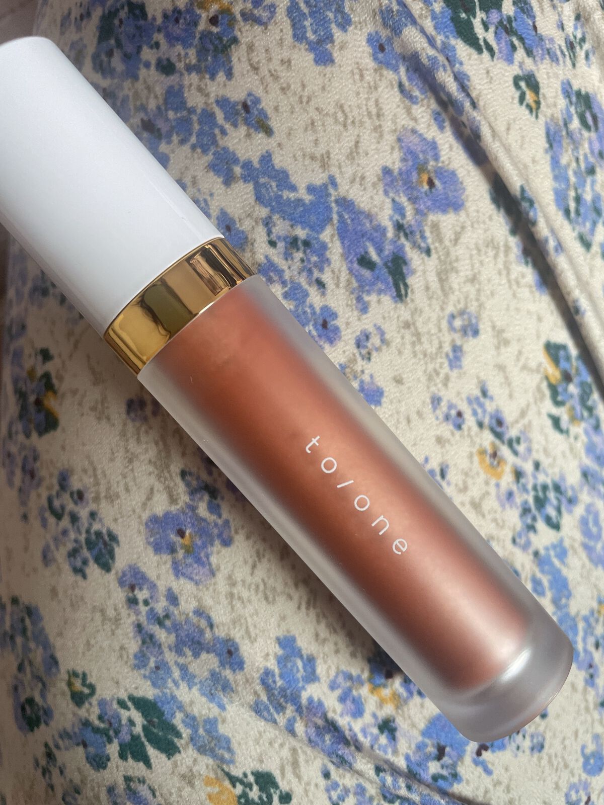 misato on LIPS 「to/neのアイシャドウ初めてでした✨ピタッと定着するし艶感と..」(1枚目)