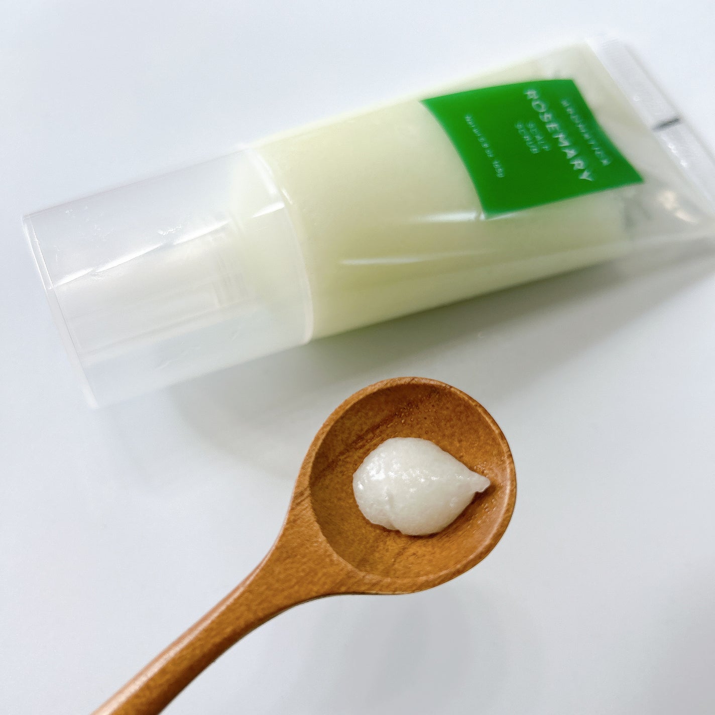 ローズマリー スカルプ スクラブ/AROMATICA/ヘッドスクラブを使ったクチコミ(4枚目)