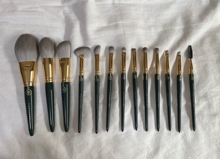 ROWNYEON 緑姫シリーズ メイクブラシ13本セット 化粧ポーチ付き/Rownyeon/メイクブラシを使ったクチコミ(1枚目)