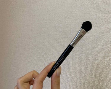 BOBBI BROWN  eye sweep

これも、昔のクリスマスコフレ
同じ名前のが今も売ってるしベースは同じ？
眉下のハイライトとかベースカラー塗るのに。
後は細かいところにお粉塗るときにも使う