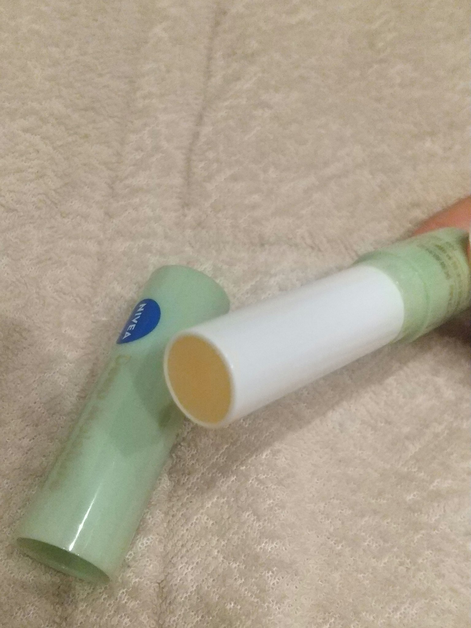 ニベア ディープモイスチャーリップ オリーブ＆レモンの香り/ニベア/リップクリームを使ったクチコミ（2枚目）