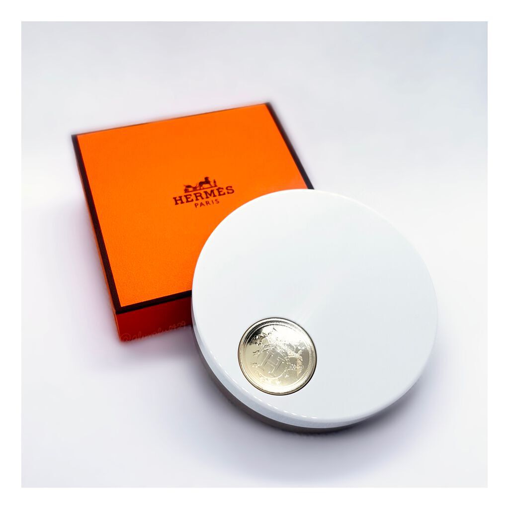 プードル オルフェーヴル フェイス＆アイ イルミネイティングパウダー/エルメス/プレストパウダーを使ったクチコミ（3枚目）