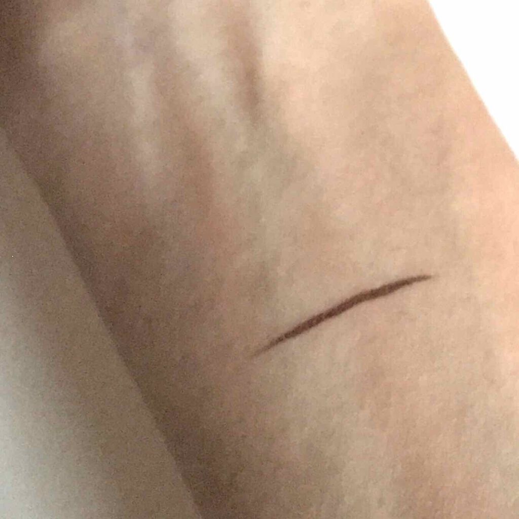 スキルレスライナー/LUMIURGLAS/リキッドアイライナーを使ったクチコミ(4枚目)