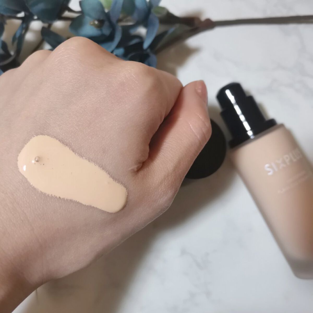 SIXPLUS スムージング フローレス リキッドファンデーション #N01/SIXPLUS/リキッドファンデーションを使ったクチコミ（3枚目）