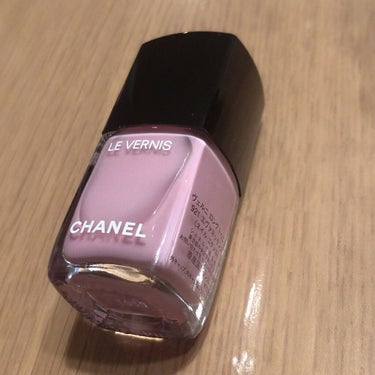 CHANELヴェルニ 921エヴァネッセンス💅

3/4発売のCHANEL2022春コスメ、まさに春らしい色展開でトキメキが止まりません☺️

中でも特に心惹かれたのがパステルラベンダーカラーのネイルポ