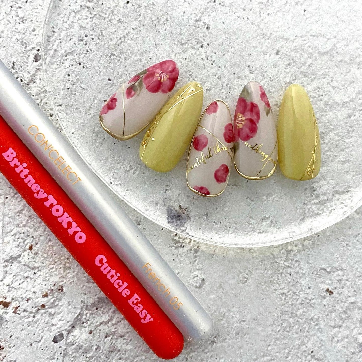 naomi on LIPS 「椿久々にお花を描きました🥺少し和にしたかったのですがだいぶ洋..」(1枚目)