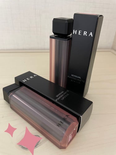 ★HERA センシュアルパウダーマット リップスティック★

#135 ホイッスル
#489 ヒー
を購入してみました❤️❤️❤️❤️

HERAのリップにどハマりしてます！
今回はジェニピックのベージ